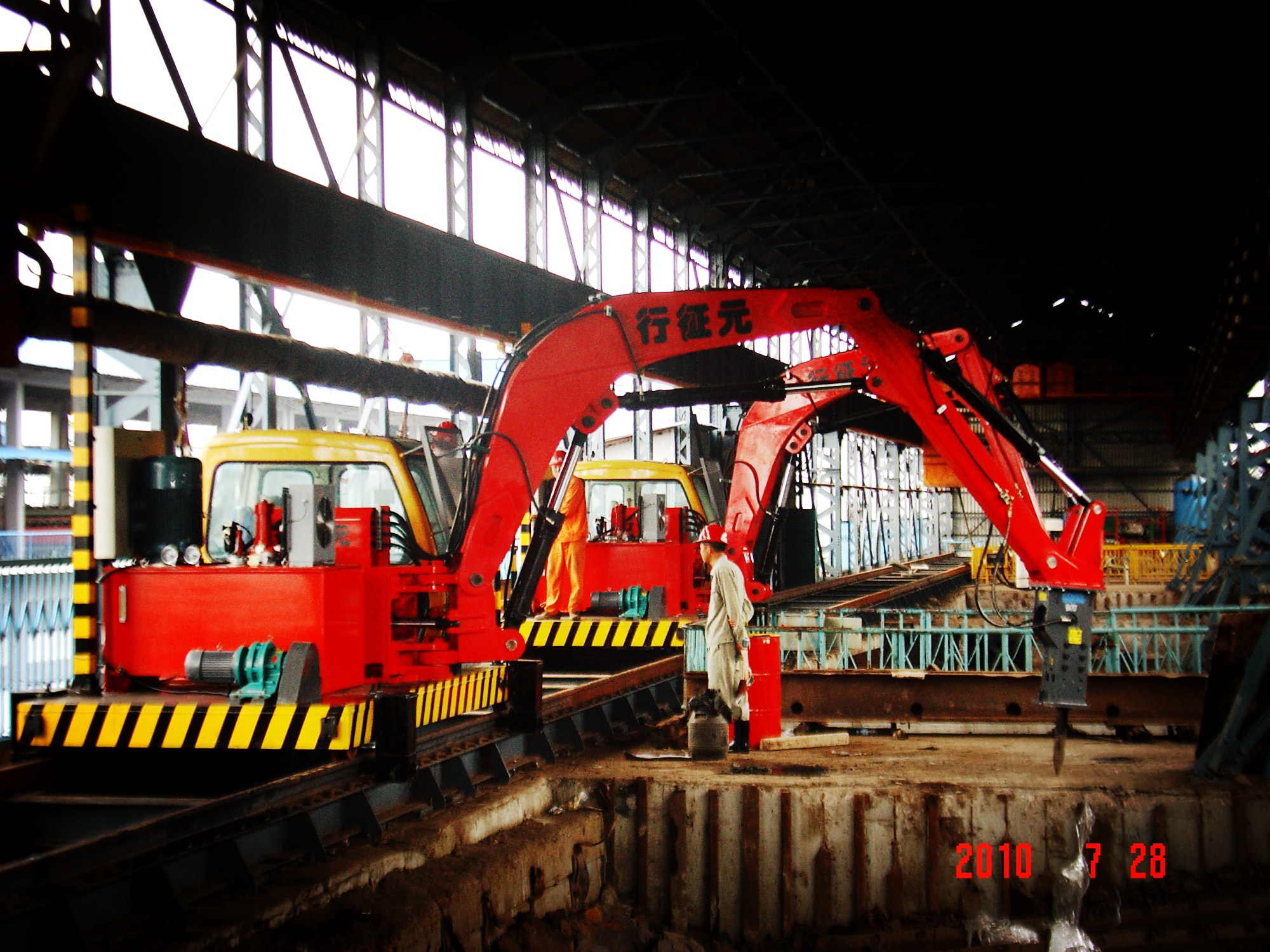 Sistema hidr&aacute;ulico de pluma rompe rocas