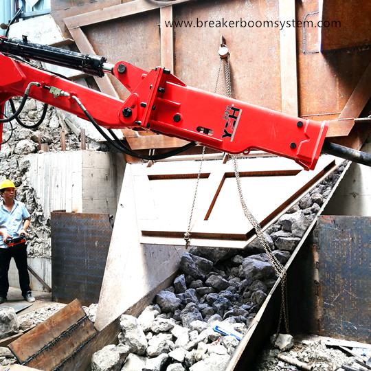 Sistema de brazo hidr&aacute;ulico rompe rocas