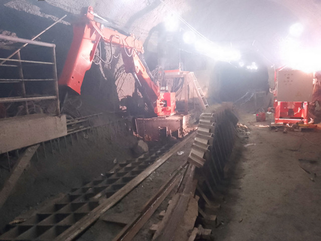 Sistema de rockbreaker de Pedestal Booms