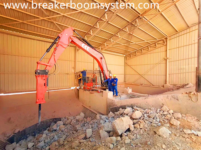 Sistema fijo de rompe rocas de pedestal Boom instalado con éxito en mina abierta