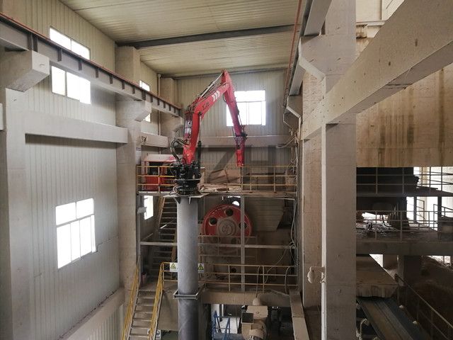 Sistema de boom rockbreaker