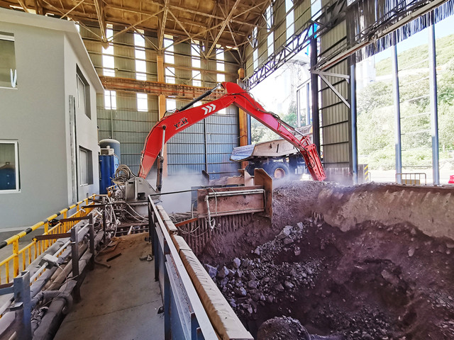 Sistema de boom rockbreaker