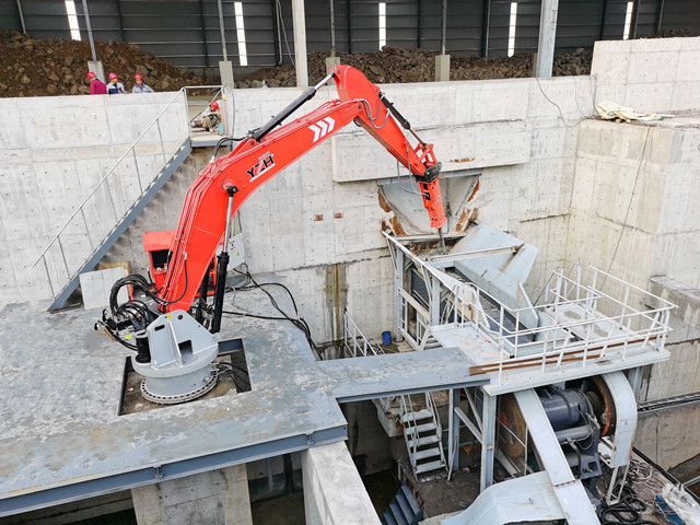 Pedestal Boom Rockbreakers