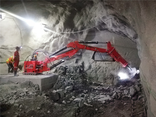 Rockbreaker Boom Systems rompe rocas de gran tamaño y reduce el tiempo de inactividad para la mina subterránea