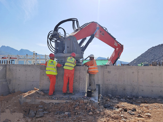 Sistema de boom rockbreaker