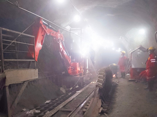 Pedestal Boom Rockbreakers