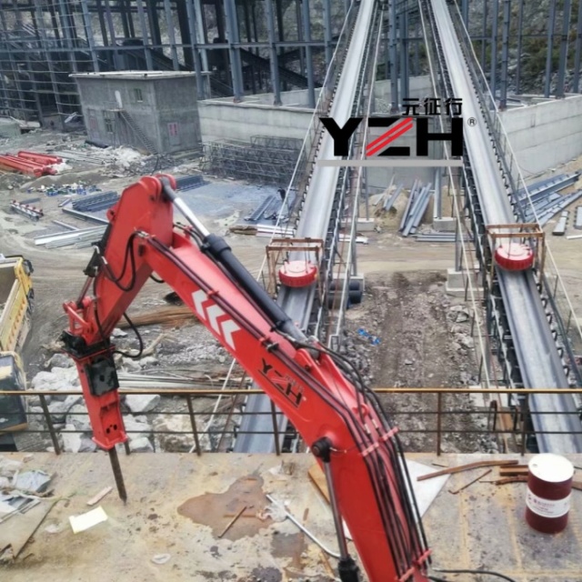 Yzh fijo rompiendo rocas boom