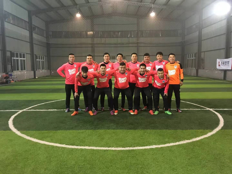 El equipo Rammer participó en un amistoso de fútbol en la provincia de Shandong este verano
